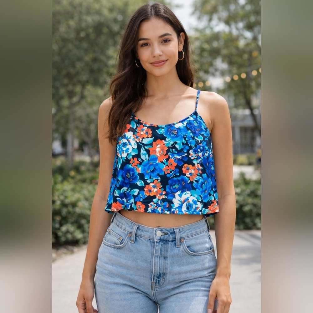 Ambiance Apparel Crop Top Blue with Flowers Size M
